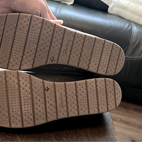 Skechers cooled memory foam beige platforms sz 10 - Picture 7 of 9